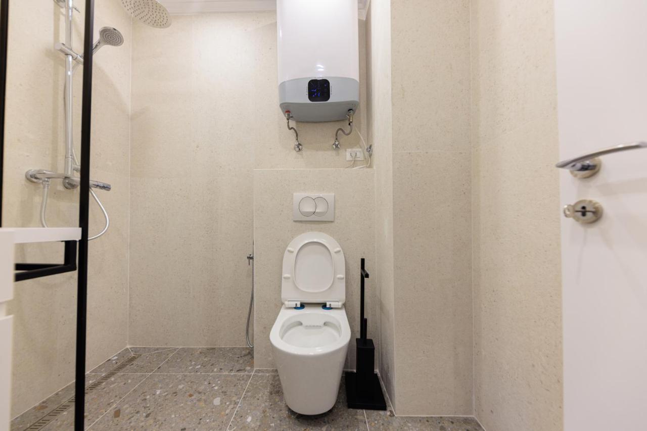 One-bedroom Rooftop Skyline Central Hidden Gem In Appartamento Tirana
