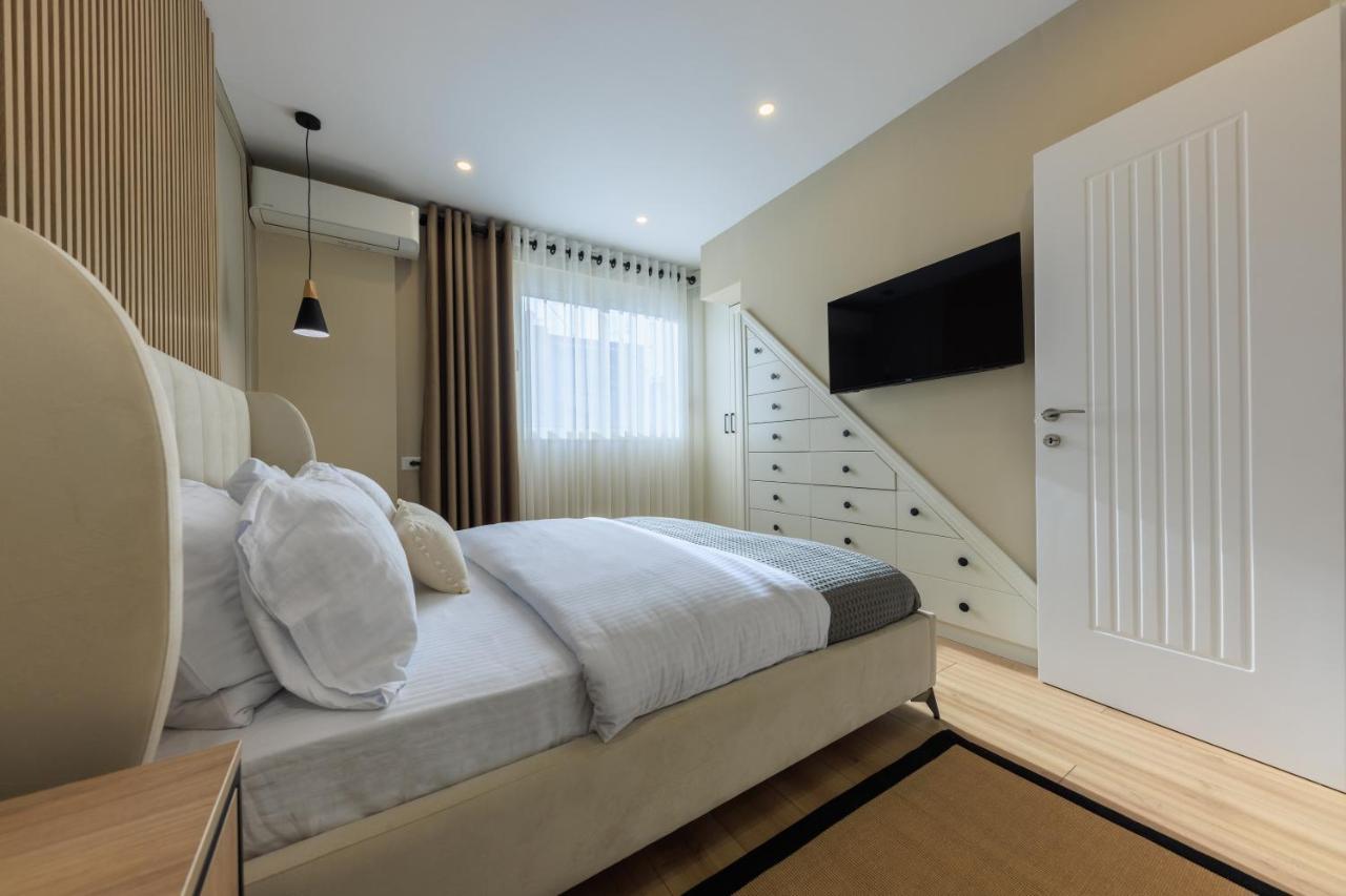 One-bedroom Rooftop Skyline Central Hidden Gem In Appartement *