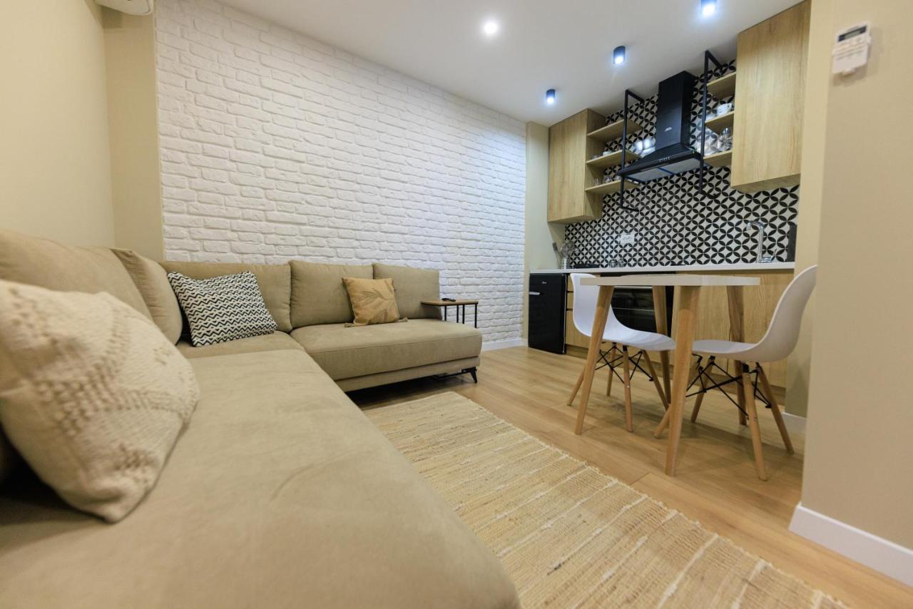 One-bedroom Rooftop Skyline Central Hidden Gem In Appartement *